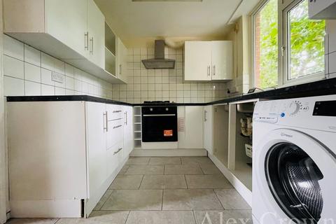 3 bedroom flat to rent, Sussex Way, Archway