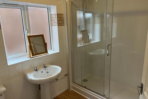 4 bedroom terraced house to rent, Park Road