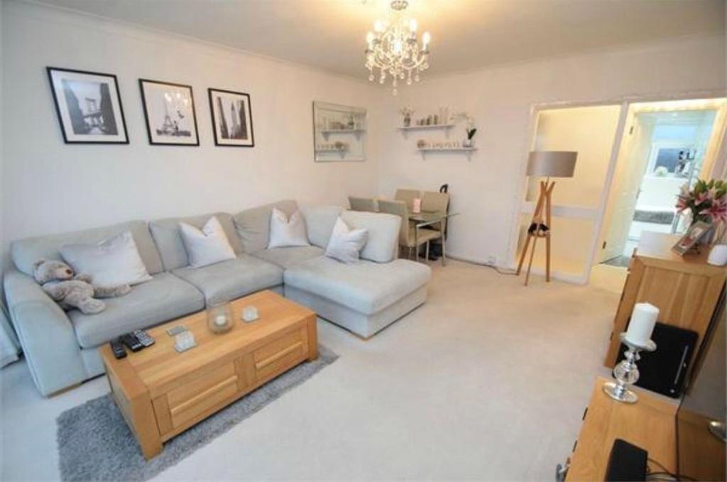 Upperton Road, Arlington House, BN21 1 bed apartment £795 pcm (£183 pw)