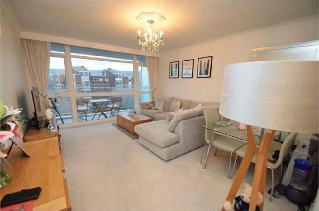 Upperton Road, Arlington House, BN21 1 bed apartment £795 pcm (£183 pw)