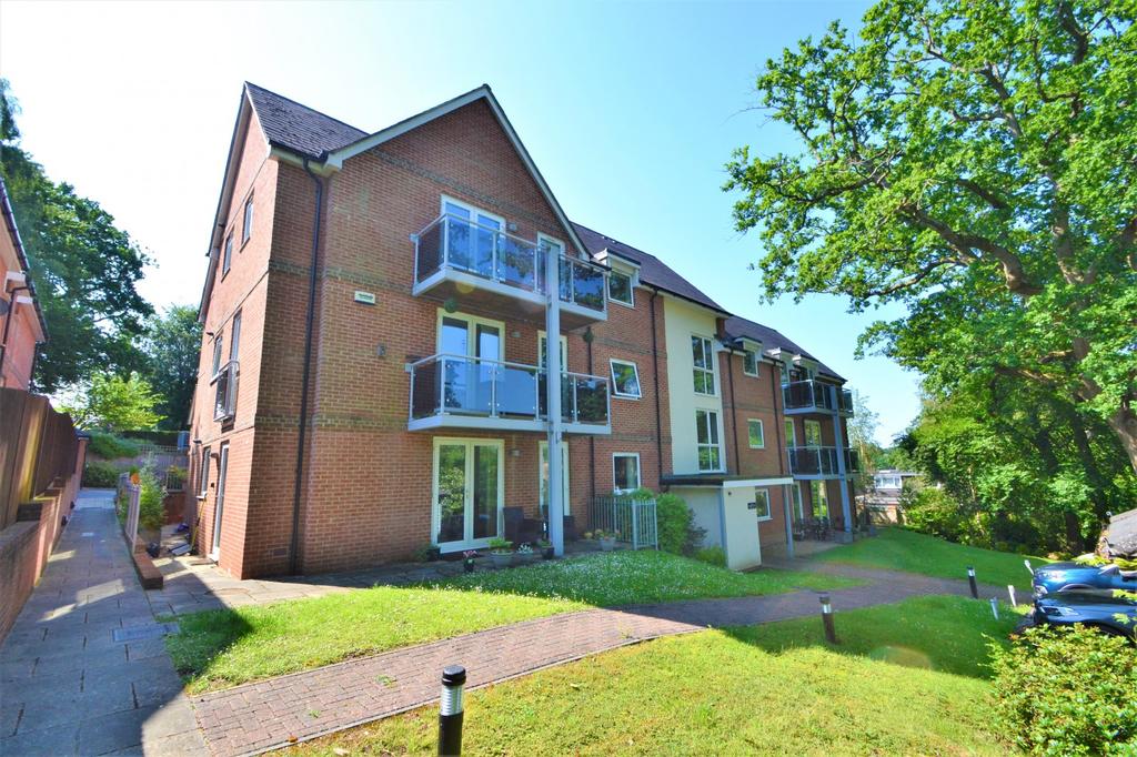 Chandlers Ford 2 bed flat £250,000