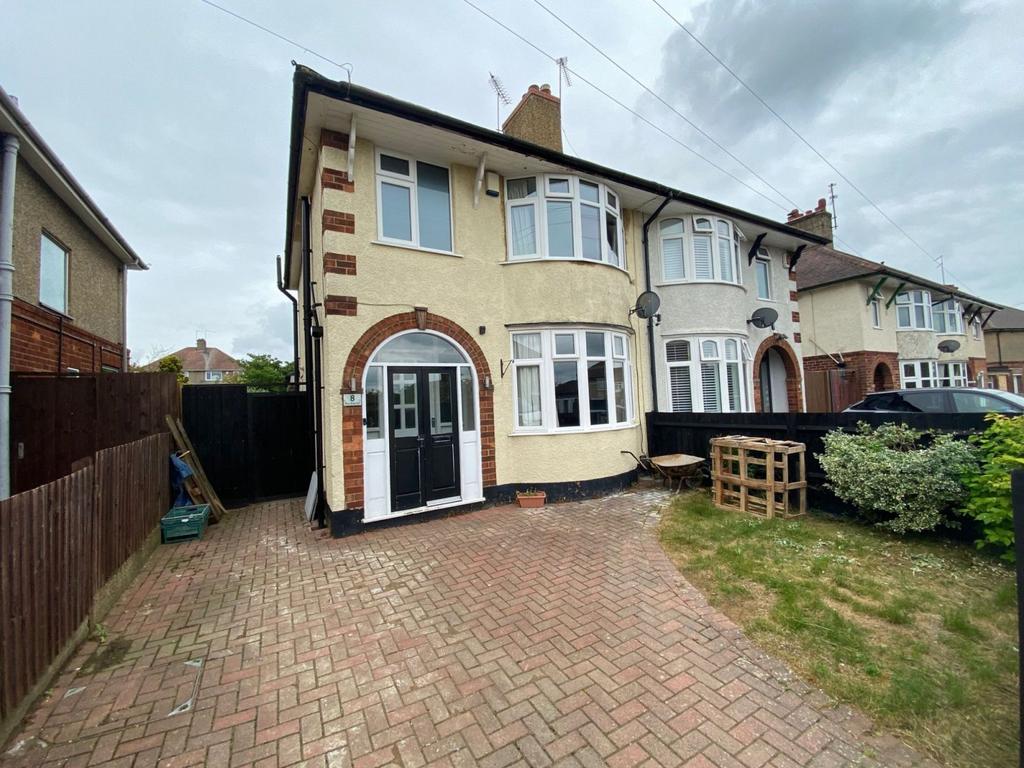 Sandiland Road, The Headlands, Northampton NN3 2QD 3 bed semidetached