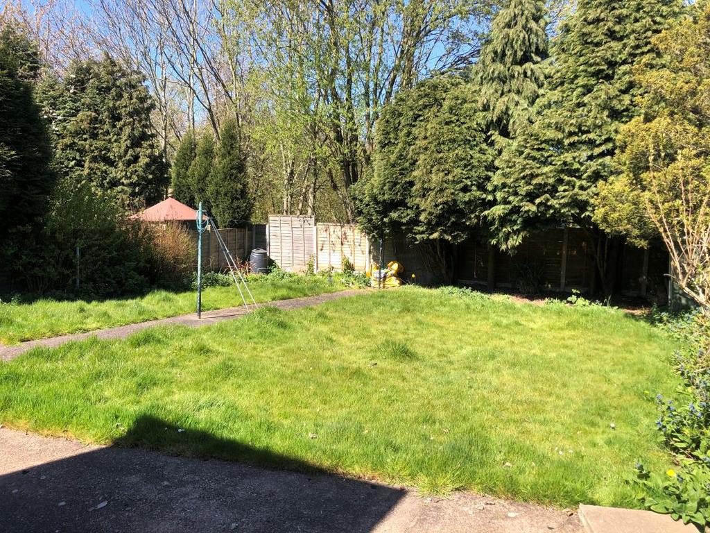 Churchill Road, Walsall, WS2 0AW 4 bed detached bungalow £69,000