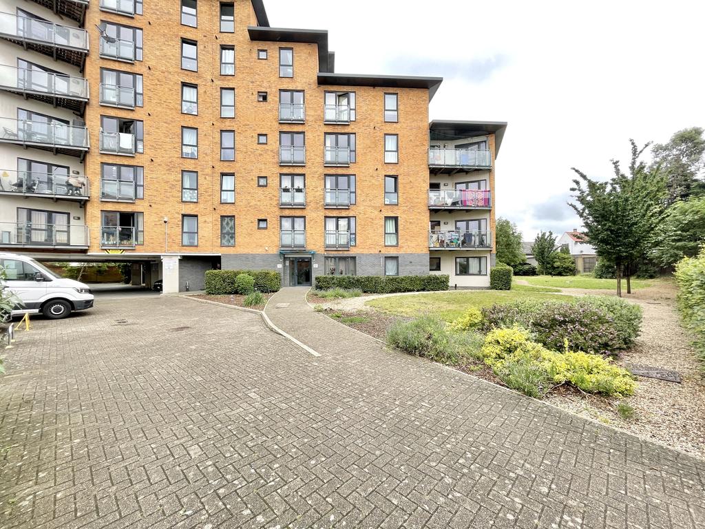 Gateway Court, Parham Drive, Gants Hill IG2 1 bed flat £1,100 pcm (£254 pw)