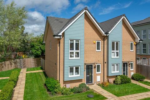 2 Bridgeview Close, Hemel Hempstead, HP3 9AD