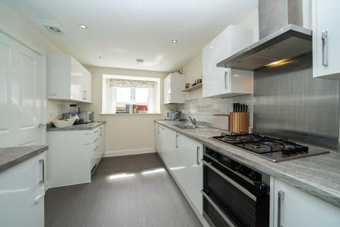 2 Bridgeview Close, Hemel Hempstead, HP3 9AD