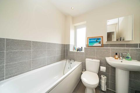 2 Bridgeview Close, Hemel Hempstead, HP3 9AD