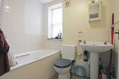 1 bedroom flat to rent, High Road, Chadwell Heath, RM6
