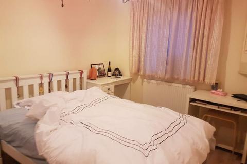 1 bedroom in a house share to rent, Morphou Road,Mill Hill