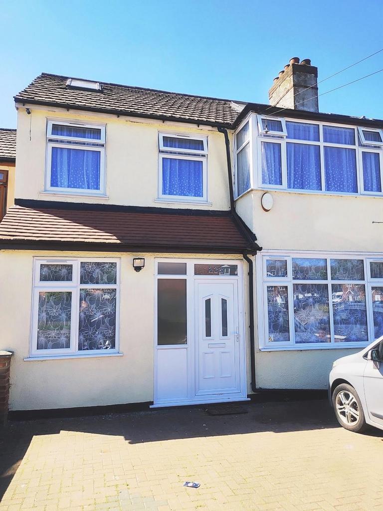 Crow Lane, Romford, RM7 5 bed house £1,900 pcm (£438 pw)