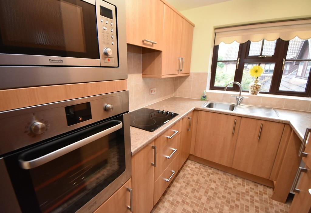 Portershill Drive, Shirley 2 bed £140,000