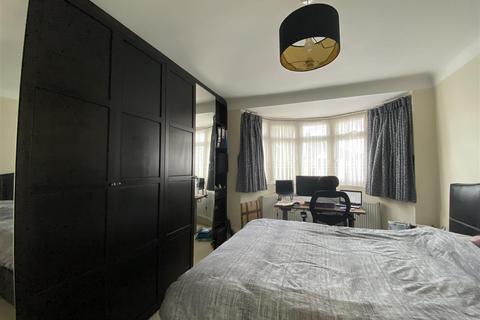 4 bedroom semi-detached house to rent, York Avenue, Middx, Stanmore