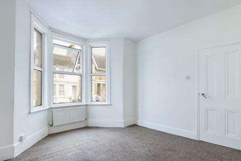 2 bedroom apartment to rent, Albert Road, Dover