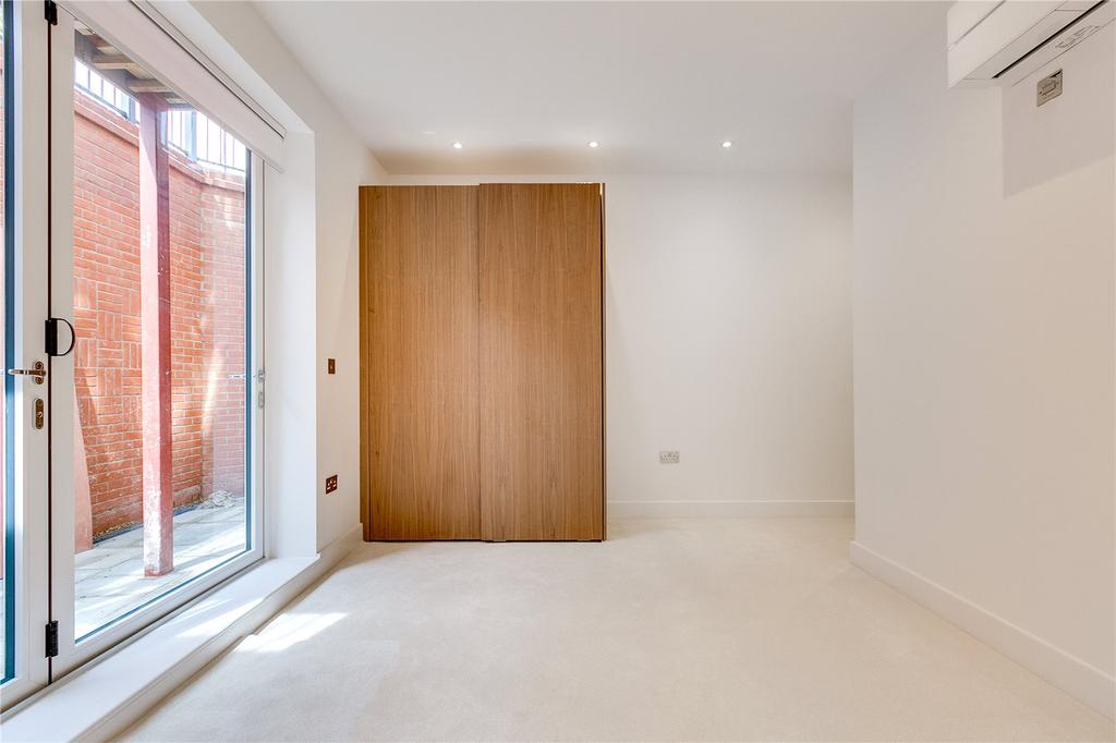 Waldeck Road, Ealing, London, W13 3 bed duplex £2,496 pcm (£576 pw)