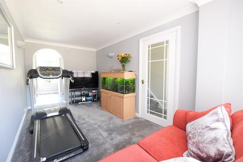 26 Holywell Close, Orpington, BR6 9XP