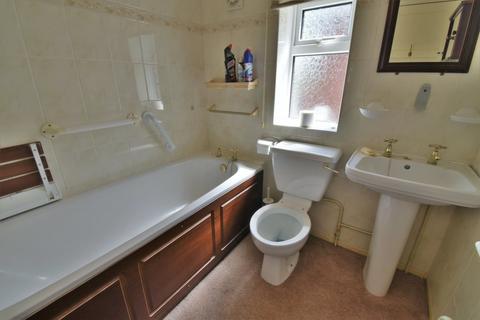 3 Dunstall Cross, Dunstall, Burton-on-trent, DE13 8BJ
