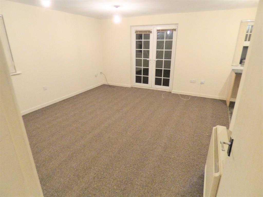 79 Marland Way, Stretford 2 bed apartment £725 pcm (£167 pw)
