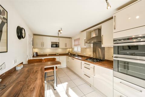 19 John Dutton Way, Kennington, Ashford, TN24 9PW