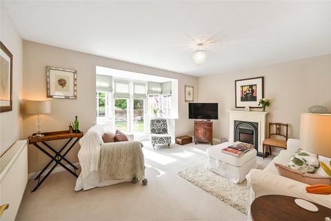 19 John Dutton Way, Kennington, Ashford, TN24 9PW