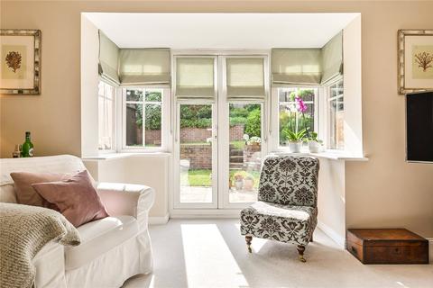 19 John Dutton Way, Kennington, Ashford, TN24 9PW