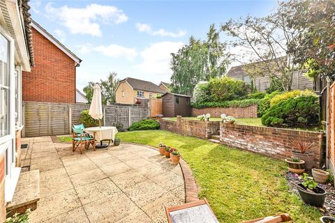 19 John Dutton Way, Kennington, Ashford, TN24 9PW