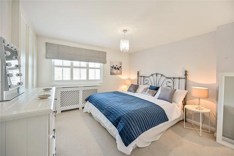19 John Dutton Way, Kennington, Ashford, TN24 9PW