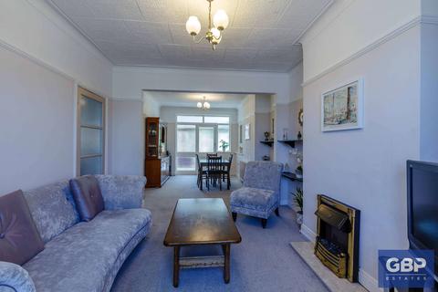31 Hill Crescent, Hornchurch, RM11 2AP