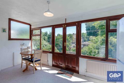 31 Hill Crescent, Hornchurch, RM11 2AP