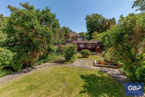 31 Hill Crescent, Hornchurch, RM11 2AP