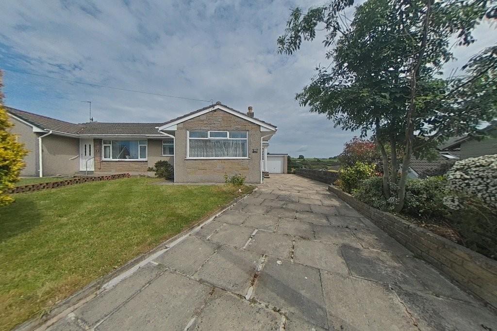 21 Bentham Road, Lancaster... 2 bed semidetached bungalow £695 pcm