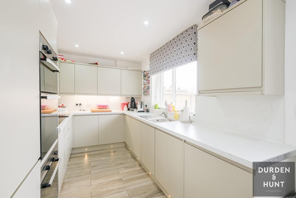 Cripsey Avenue, Ongar, CM5 3 bed end of terrace house £500,000