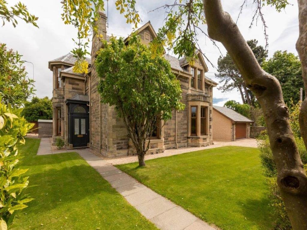 Gillespie Road, Colinton, Edinburgh 6 bed house to rent £5,750 pcm (£