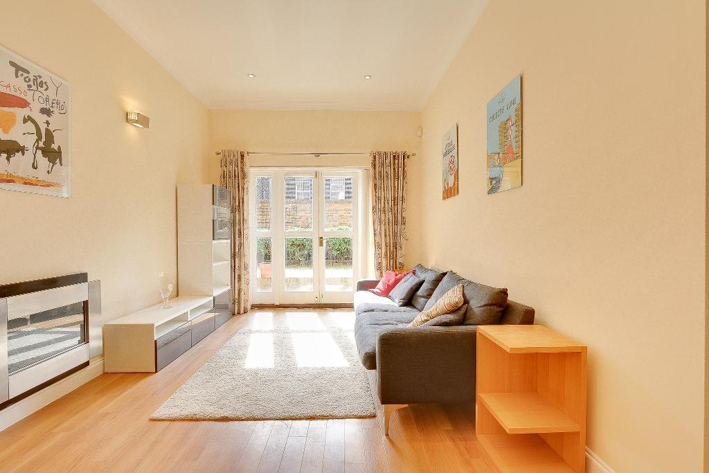 St. Pauls View Apts, 15 Amwell Street, London, EC1R 1UP 2 bed flat £