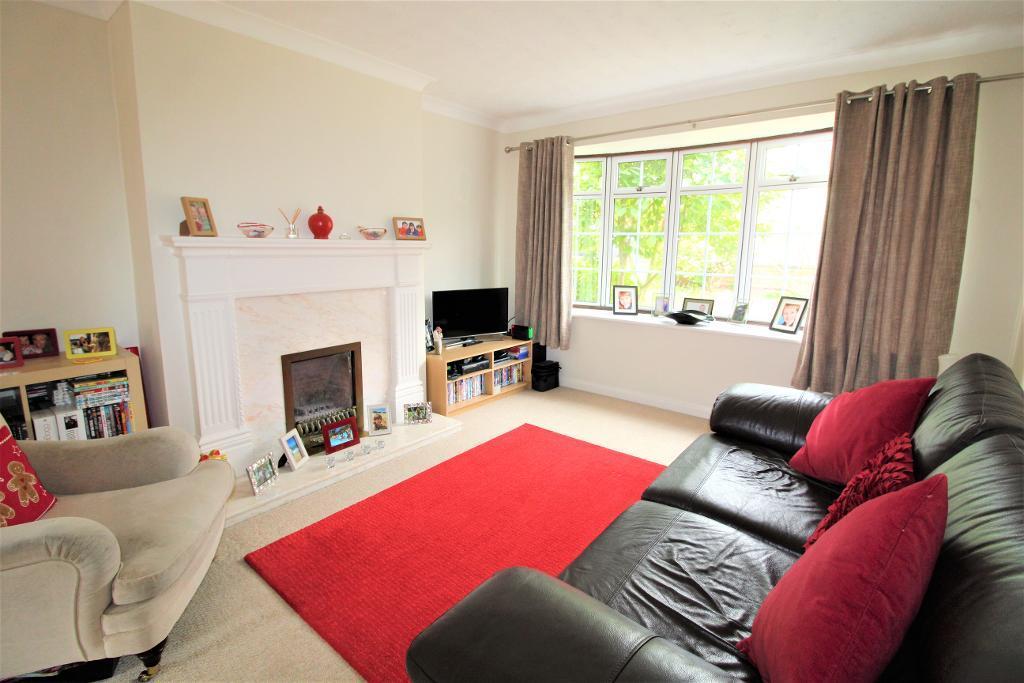 Bellwood Crescent, Hoyland, Barnsley... 3 bed semidetached house £