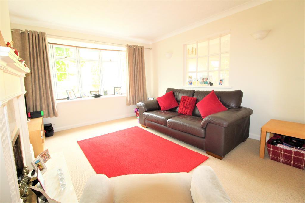 Bellwood Crescent, Hoyland, Barnsley... 3 bed semidetached house £