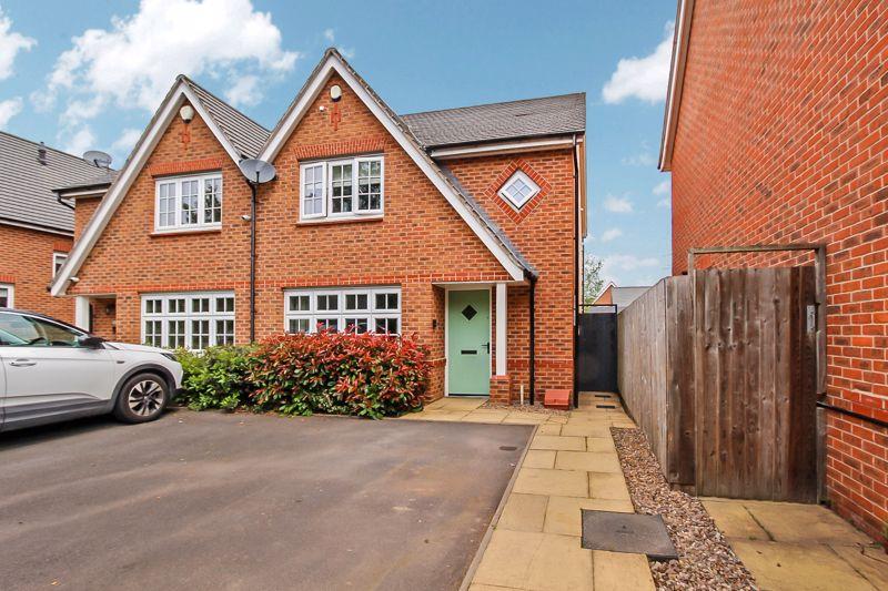 Myrtle Glade, Cannock 3 bed semidetached house £260,000