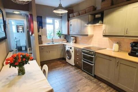 9a Cheam Common Road, Worcester Park, KT4 8TL