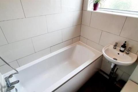 9a Cheam Common Road, Worcester Park, KT4 8TL