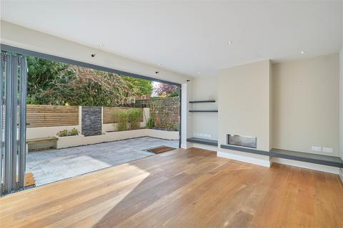 15 Pembroke Vale, Bristol, BS8 3DN