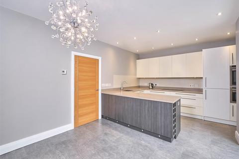 15 Pembroke Vale, Bristol, BS8 3DN