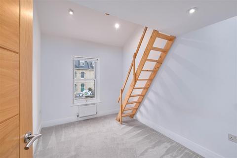 15 Pembroke Vale, Bristol, BS8 3DN