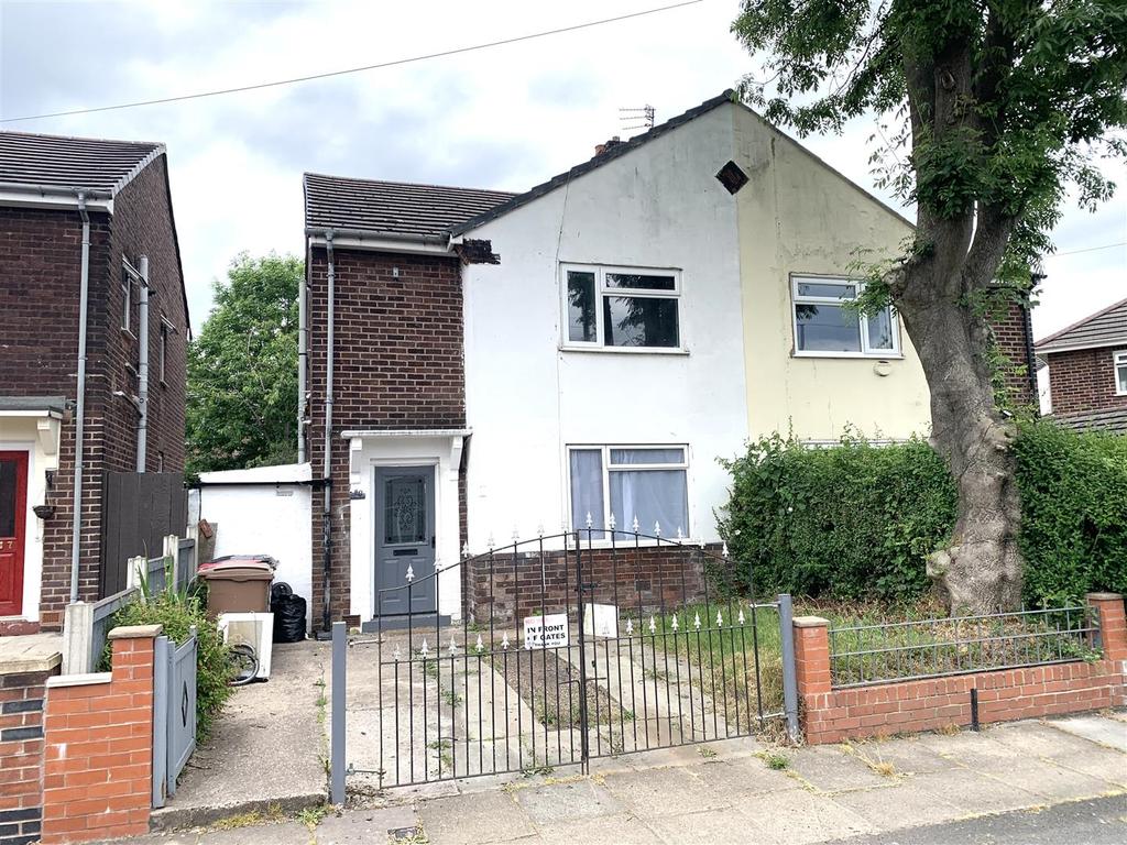 Leigh Avenue, Swinton, Manchester 3 bed semidetached house £150,000