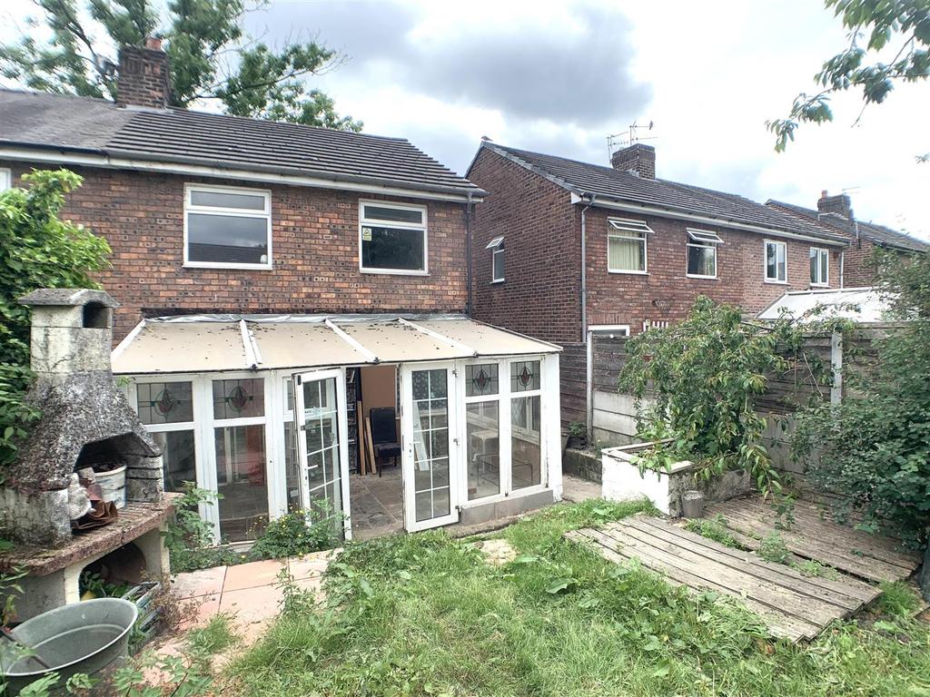 Leigh Avenue, Swinton, Manchester 3 bed semidetached house £150,000