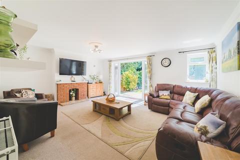 79 Stratton Road, Swindon, SN1 2PN