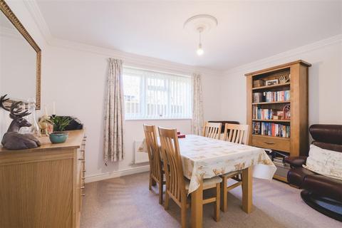 79 Stratton Road, Swindon, SN1 2PN