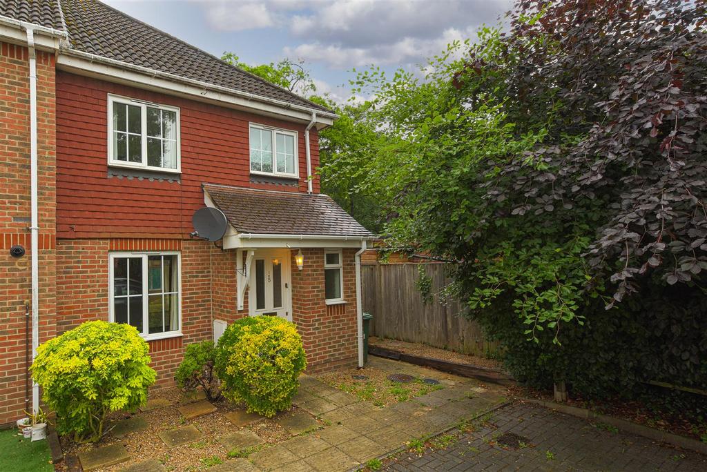 Spruce Close, Redhill 3 bed house £385,000
