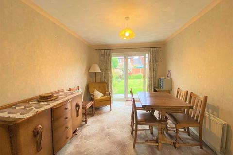 12 Barrians Way, Barry, CF62 8JG