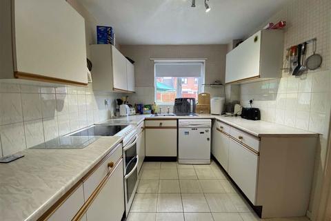 12 Barrians Way, Barry, CF62 8JG