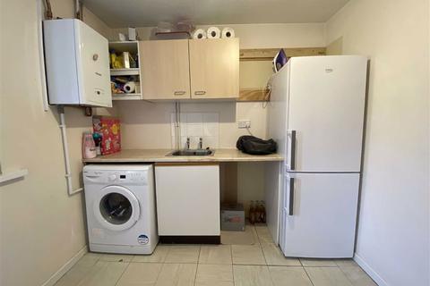 12 Barrians Way, Barry, CF62 8JG