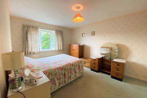 12 Barrians Way, Barry, CF62 8JG
